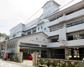 長崎市立諏訪小学校 外観1
